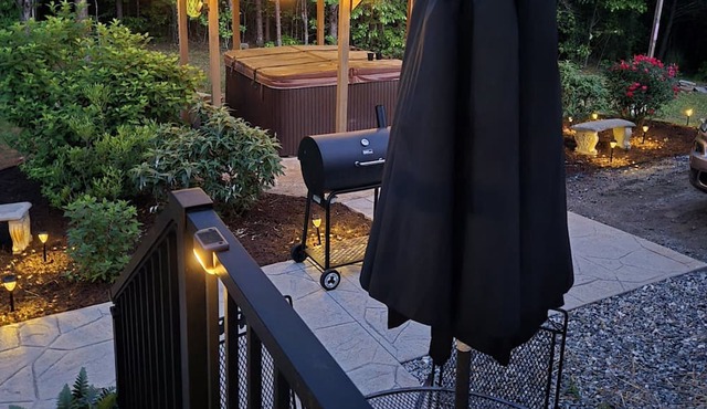 New Cottage in Lake Lure! Privacy and Comfort Hot Tub & Firepit!