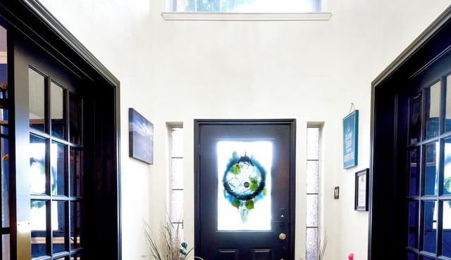 Charming 3-bedroom guest house with WiFi, AC in tranquil Allen