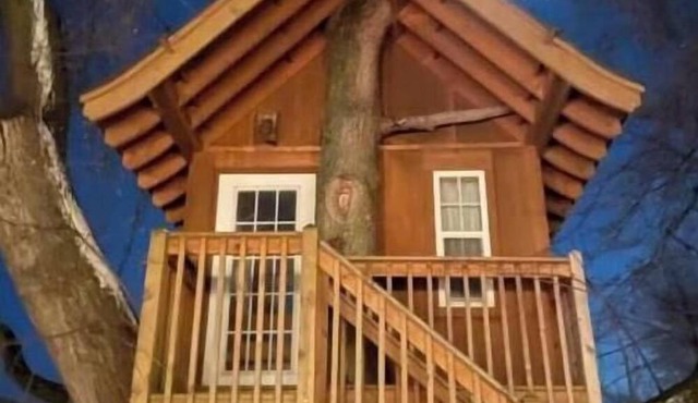 Charming 3-bedroom condo with WiFi and AC in nice Saukville