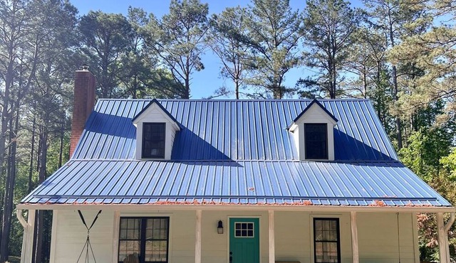 Charming 3-bedroom farmhouse with AC, WiFi in delightful Amelia Court House
