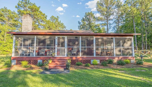 Loch Haven on Harris -Vintage Lakefront Cottage on 20 Private Acres w/Pond