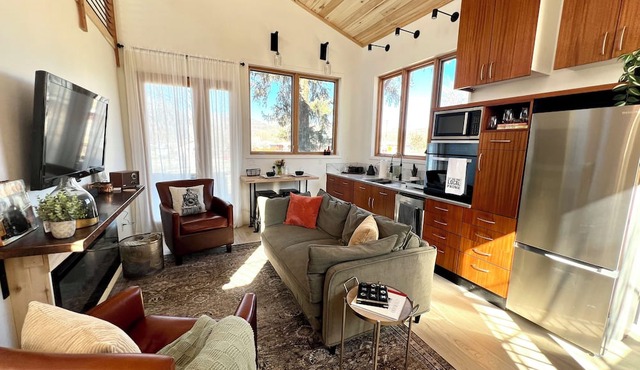 Modern Spacious Cosy Retreat in Downtown Paonia with Views