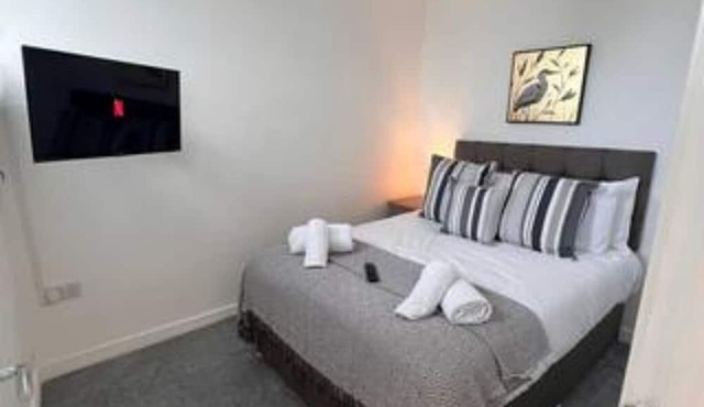 5 Bedrooms, 2 Bathrooms, 4 Double Rooms