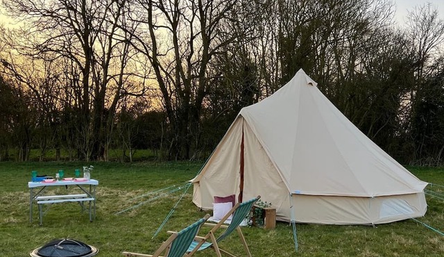 5m Bell Tents-Glamping in picturesque 6 acre feld tucked away in the countryside