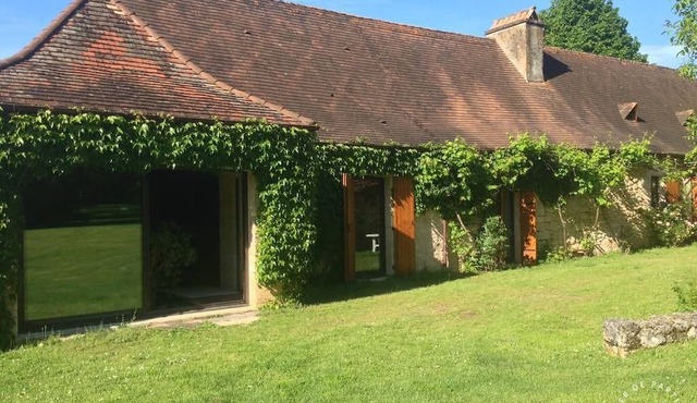 Typical Périgord residence in a 2 ha wooded park