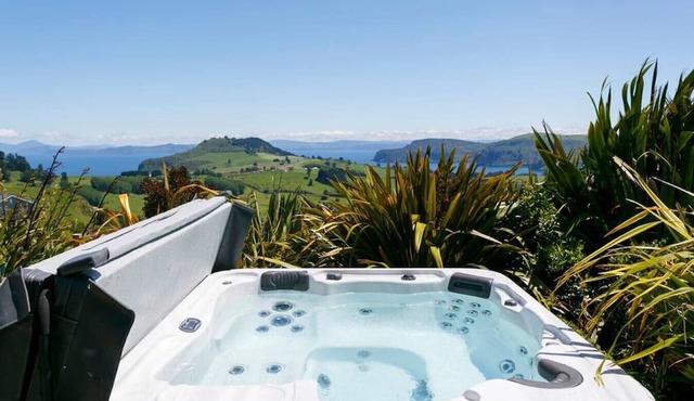 Whakaipo Sunsets with Spa pool - divine views, beautiful, tranquil, tasteful comfort