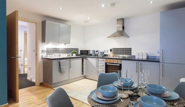 City Centre 2-bedroom apartment with WiFi in vibrant Liverpool