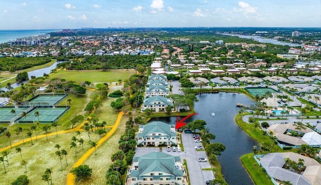 WEEKLY/MONTHLY Jupiter BEACH RENTAL! 3 BR Extremely Upgraded-Steps to Beach.