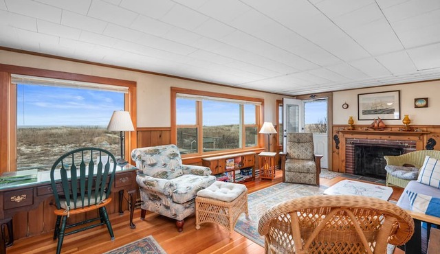 Dog-friendly oceanfront 3-Bedroom Cottage with AC and Stunning Views