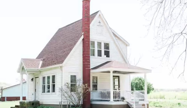 Sugarland Farmhouse - Charming 2-bedroom on 10 acre farm + class 2 trout stream