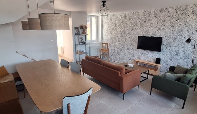 Large Rouen house with exterior. Cleaning and linen included.