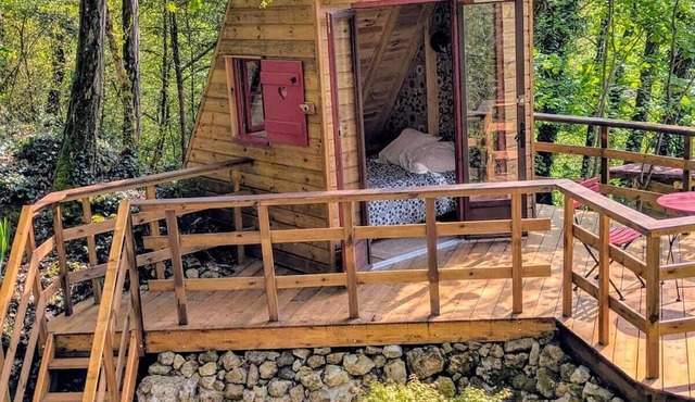 Unusual stay, troglodyte cabin and living room. In Touraine