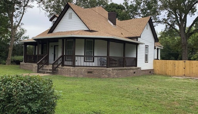 Marvelous 8 BR Home in Breathtaking Whiteville TN. Extraordinary Parking