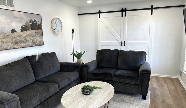 Ultimate 2 King Ensuite Contemporary 14 guests + Apt 5Bdrm