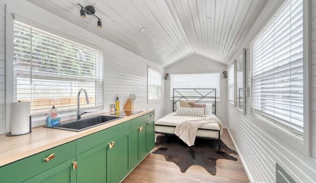 Noir-Emerald: Modern TinyLux in Portland