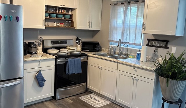 Charming spacious 2-bedroom cottage in the heart of Beverly Hills, Florida .