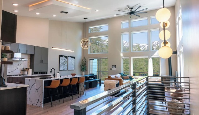 Luxury getaway with Alaskan mountain views