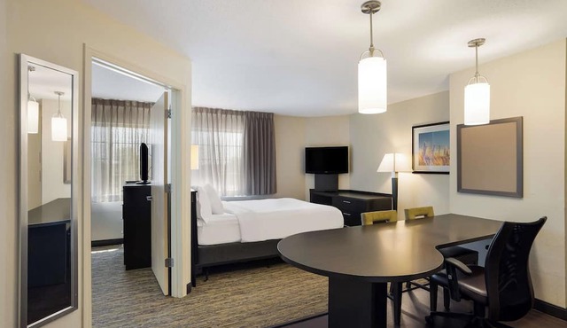 Everything You Need For The Perfect Vacation! Unit w/2 Queens, Pets Allowed!