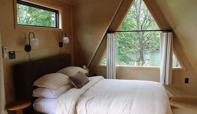 Charming one bedroom cottage.