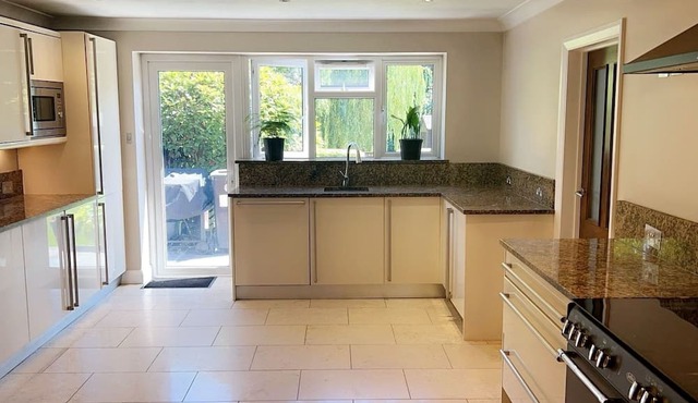 Modern Canal-View 4 Bedroom Home in London