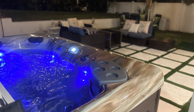 tFamily Retreat | Pool, Hot Tub, Game Room & Outdoor Kitchen at Coconut Trail