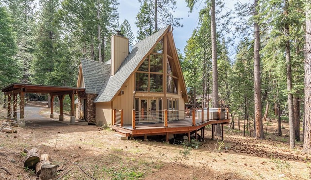 Cheyenne Chalet- Hot Tub-Sleeps 12