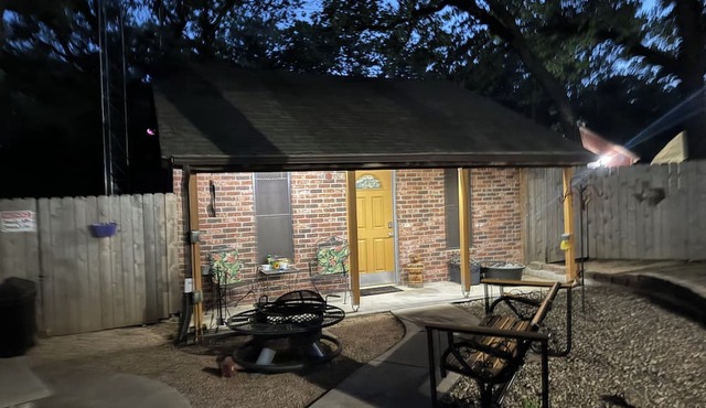 Cozy & Charming Cottage near Eagle Mountain Lake
