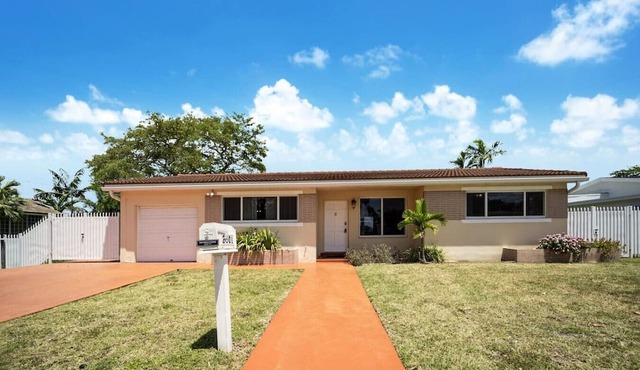 NEW | Casa Sirena | Waterfront | 10 mins Beach