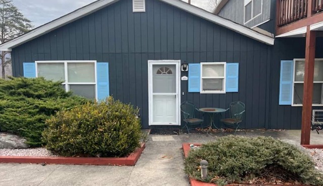 Cozy 2-bedroom condo in Avalon Resort located in Paw Paw West Virginia
