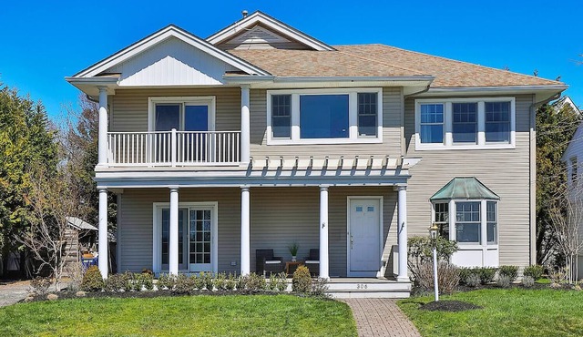 Water Views Spacious 5-bedroom house in charming Spring Lake.