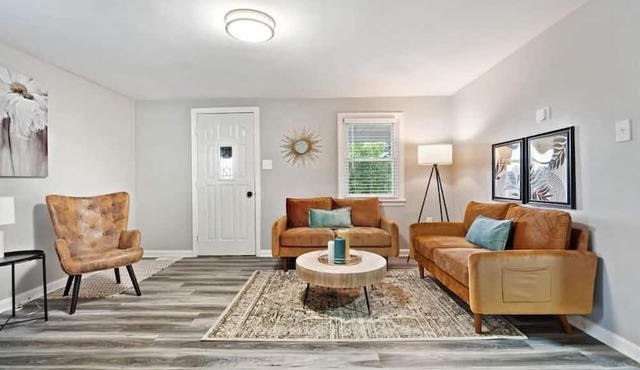 Luxury 4-bedroom Family House in West Mifflin