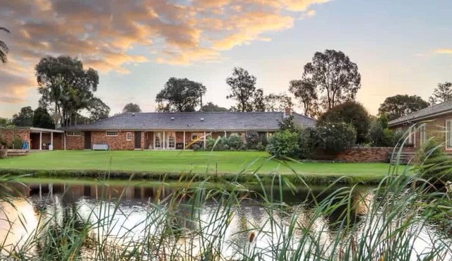 Wine Country Homestead - Spacious Retreat