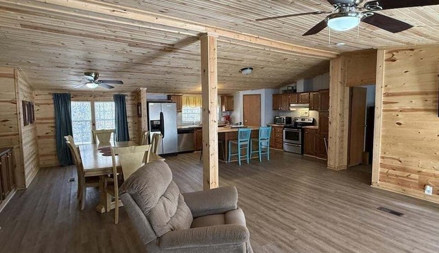 Spacious 5-bedroom house Short Distance from Brushy MTN & Windrock Trails