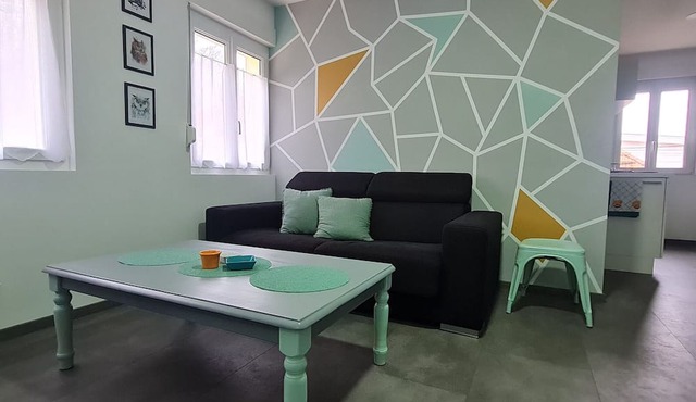 Renovated cottage by the forest with private balcony - Mont-Saint-Martin