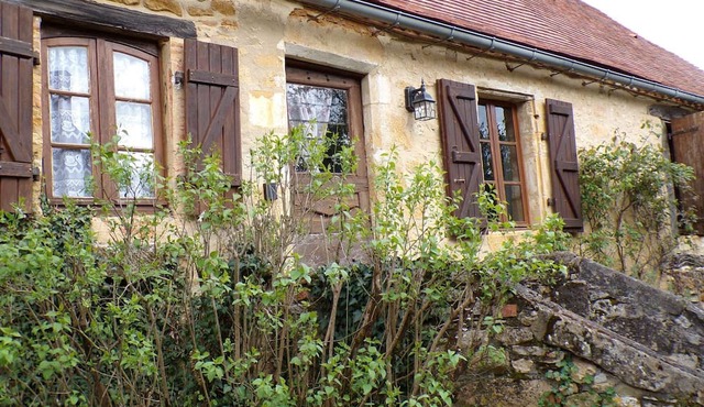 Rural cottage in Gourdon with free Wi-Fi and parking