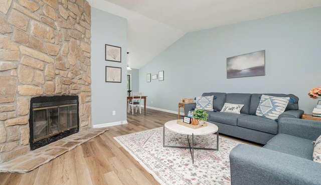 Spacious|3 Bdrm|2 Ba|One Level|Pets Allowed