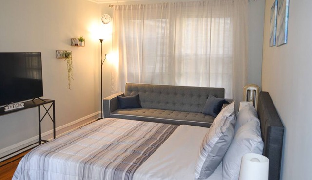 Prime Location Studio Unit with Historic Charm Near Shops &Parks