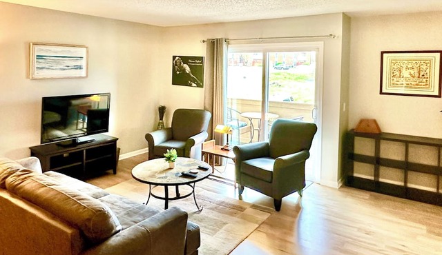 West Nashville 2-bedroom, 1 bath Condo, Furnished w/Wifi, Pool