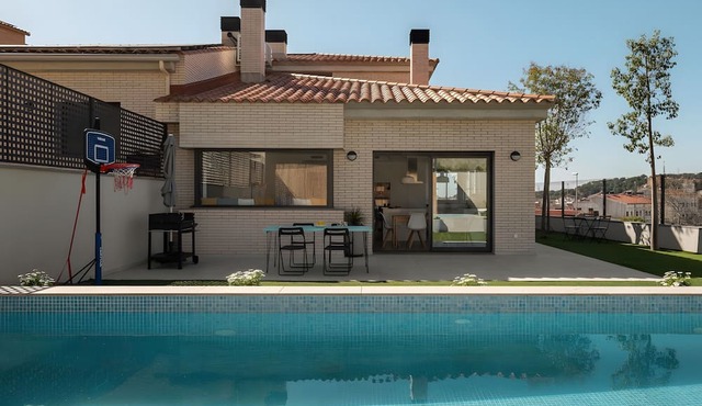 Villa 'Gisela' with Sea View, Wi-Fi and Air Conditioning