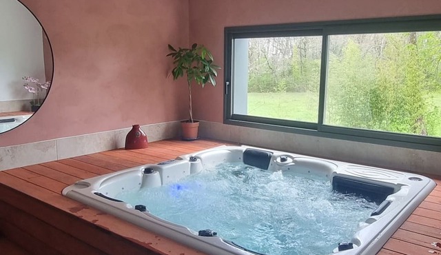 House in the heart of nature with private pool and indoor Jacuzzi