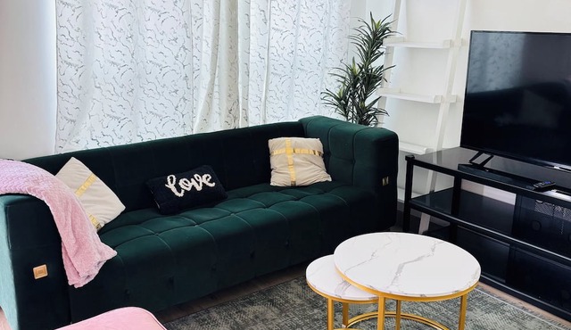 Charming 2-bedroom house with WiFi, AC in Manteca