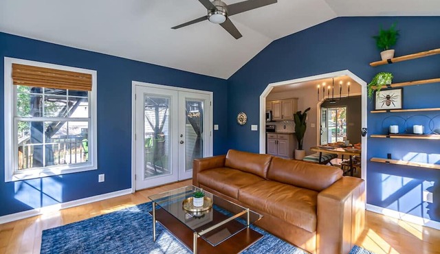 Updated Home Near Wedding Venues - Shopping - Food