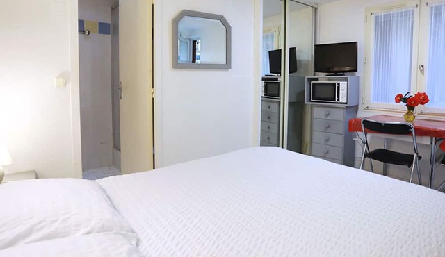Comfortable Studio in Dax – Perfect for 2 Guests, Wi-Fi, Close to Thermal Baths & Beaches