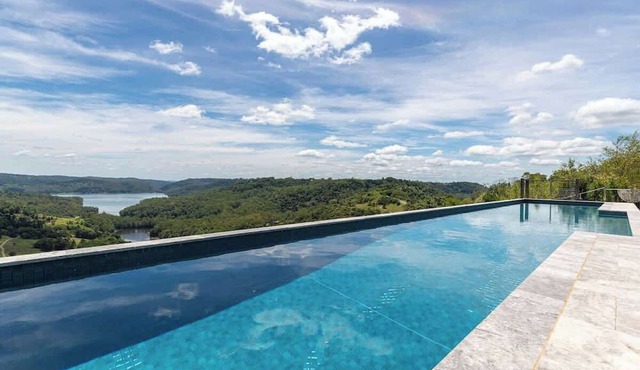 Peaceful Hinterland Haven with Panoramic Views