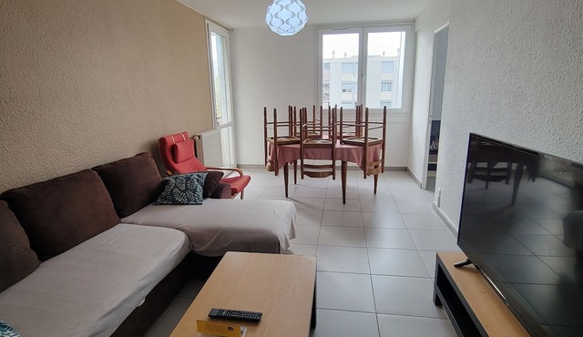 Large T4 apartment 5 minutes from Marseille Provence Airport! Economical and spacious!