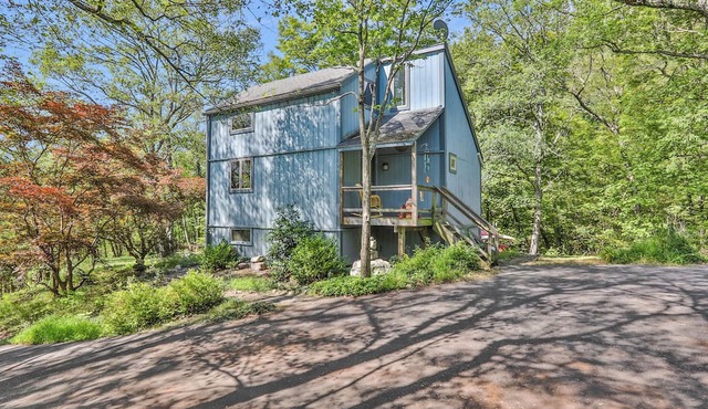 3-bedroom house bordering Mohonk preserve in New Paltz with WiFi, AC