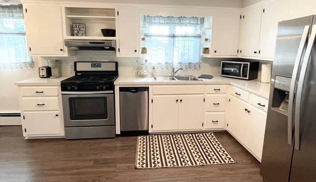 Modern & Stylish Apartment Getaway – Perfect for Business Travelers