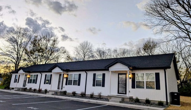 Charming 2-bedroom apartment with AC, WiFi in Washington Court House