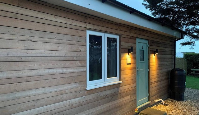 Y Caban-The Cabin-1 Bed-Sleeps 2-Parking-Fast Wifi