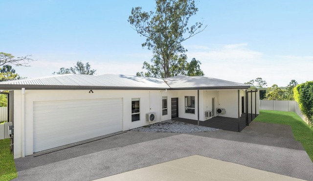 5 Guest 3 Bed,3 Bath Free Parking, wifi, patio